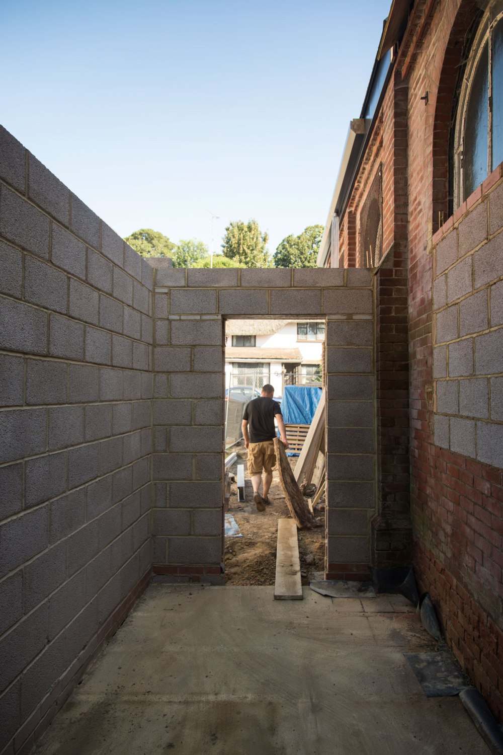 Side_Ext_Looking_Out_web